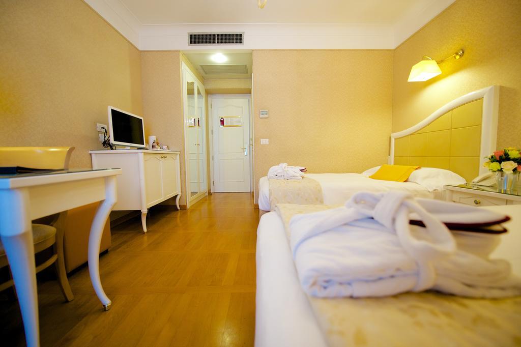 Hotel Mercure Milano Centro Exterior foto